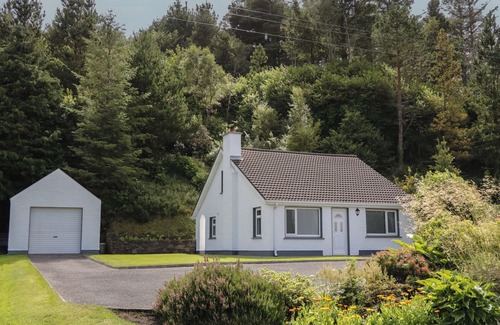 Gortahork Cottage | NELLY'S CHALET, pet friendly in Gortahork, County Donegal