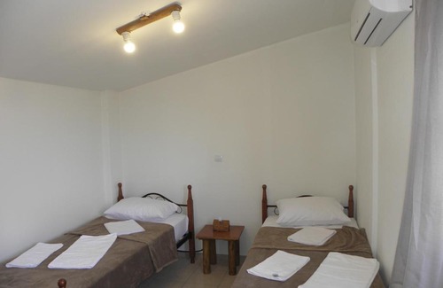 Spata-Artemida House | nemhouses near the airport and the sea in artemida