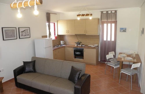 Spata-Artemida House | nemhouses near the airport and the sea in artemida