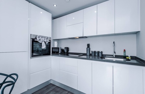 Liverpool Apartment | Neptune's Nest | City Centre | Scenic Views