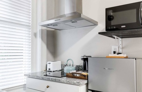 Fan District Condo | Nest & Rest/Free Parking/Museum/City Access