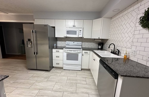 Gilbertsville House | Nestled A'more- Just under 1/2 mile from Moors Marina!