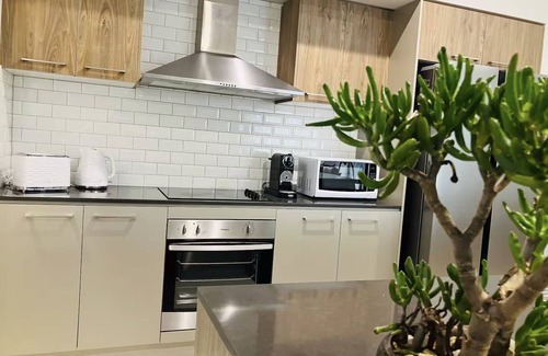 Port Macquarie House | Nestled amongst the trees, this 3bdr home is a fusion of nature and modernity.