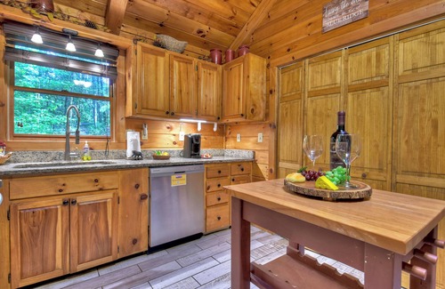 McCaysville Cabin | Nestled by the babbling creek, Creekside Hideaway warmly welcomes pets, offering a hot tub, over-sized screened porch with TV, firepit, and WiFi