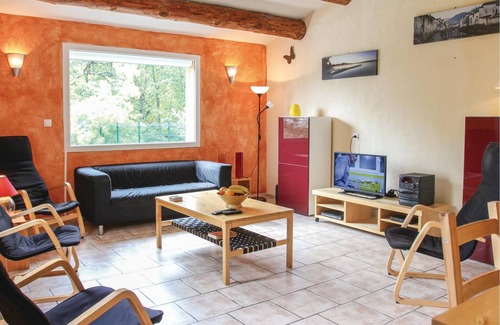 Mayres House | Nestled in a 7,000 m² green oasis with shrubs, chestnut trees, wild flowers, roses and irises, this