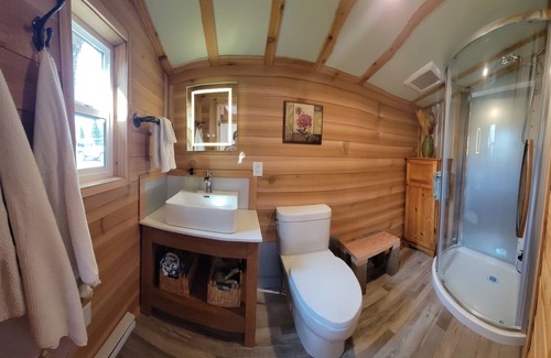 Silverton Cottage | Nestled in a quiet community with lake, hiking, and water sports just steps away