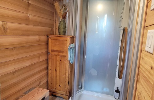 Silverton Cottage | Nestled in a quiet community with lake, hiking, and water sports just steps away