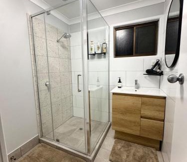 Stanthorpe House | Nestled next door