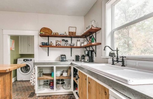 Guthrie House | Nestled Victorian Historic Area