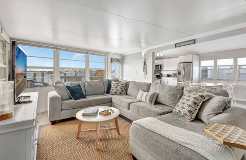 Hutchinson Island South Cottage | Nettles Island Waterfront with Dock & steps from Beach-plus Golf Cart Credit