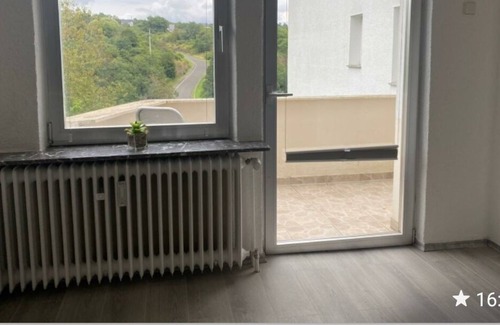 Regulshausen Condo | Neu Eingerichtete Wohnung in der Edelsteinstadt /2 Zimmer Küche Bad