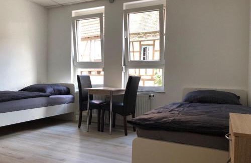 Sindelfingen Apartment | Neu saniert, 7 Personen, direkt an der Autobahn und Mercedes Werk