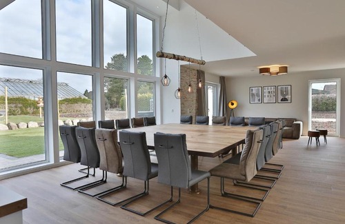 Dorfmark Villa | NEU Villa Heidetraum, 20 Gaeste, Sauna, Pool