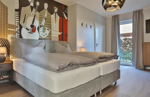 Dorfmark Villa | NEU Villa Heidetraum, 20 Gaeste, Sauna, Pool