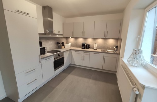 Zarpen House | Neue Ferienwohnung auf dem Land mit Dachterrasse aus Holz