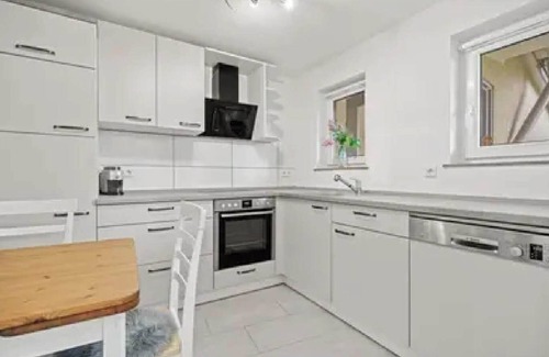 Friedrichshafen Apartment | Neue, Helle Wohnung mit Bodenseeblick
