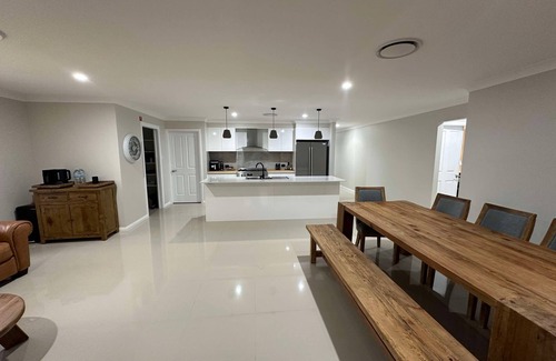 North Tamworth House | nEureka at The Meadows. nPerfect for a family, executive or work stay.
