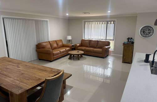 North Tamworth House | nEureka at The Meadows. nPerfect for a family, executive or work stay.