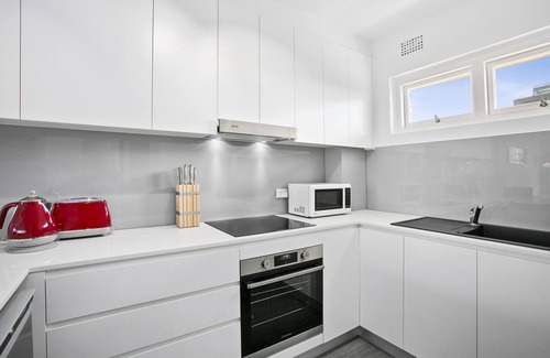 Neutral Bay Apartment | Neutral Bay - BEN73 - Ben Boyd Road - Charming 1BR with Harbour Views in Peaceful Neutral Bay Location