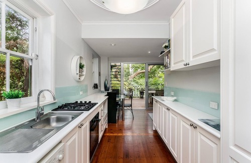 Neutral Bay Apartment | Neutral Bay- HOLDS Holdsworth Street - Stylish 2BR with Leafy Deck Modern Charm Near Neutral Bay Ferry