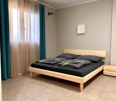 Freiberg am Neckar Apartment | Neuwertiges Apartment mit schnellem WLAN, Glasfaser, Kostenlose Privatparkplatz auch für Transporter geeignet R23