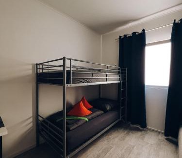 Freiberg am Neckar Apartment | Neuwertiges Apartment mit schnellem WLAN, Glasfaser, Kostenlose Privatparkplatz auch für Transporter geeignet R11