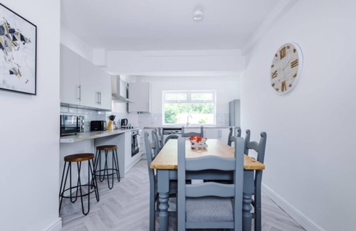 Crewe House | Neville Street Modern House