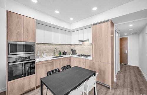 Richmond City Centre Apartment | NEW 1.5 BDR APT in Perfect Location | Skytrain & Richmond Mall
