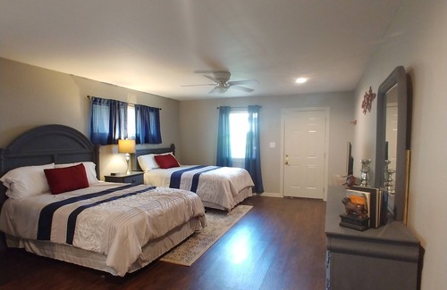Milam Apartment | New 1 Bed 1 Bath Apartment with private Boat Slip/Full Kitchen/ Laundry Room