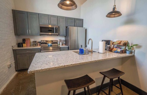 Buchanan Apartment | New 1 Bedroom Apartment: Brewery| River| Downtown