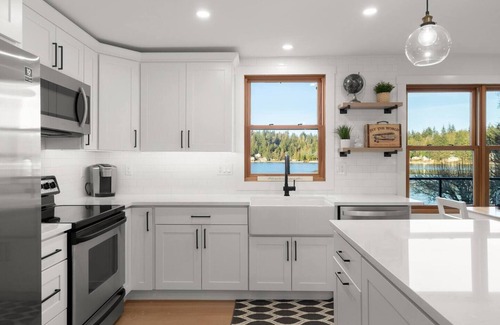 Shelton House | NEW 120' Waterfront Cabin | Hot Tub, Sauna & Firepit - Hammersley Inlet Retreat!