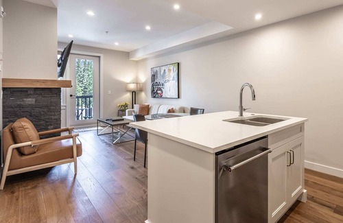 Canmore Apartment | New 1Bd Luxe King Suite with Superb Mtn View