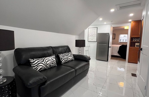 Downtown Apartment | NEW 1BR Loft,15 min to Niagara Falls/Wineries, Steps to Downtown St. Catharine’s