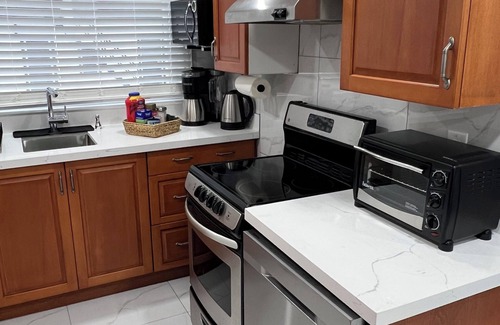 Downtown Apartment | NEW 1BR Loft,15 min to Niagara Falls/Wineries, Steps to Downtown St. Catharine’s