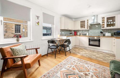 Oban Apartment | New 1BR Newly Renovated Flat with free parking