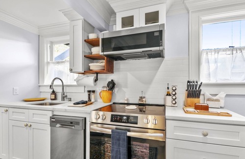 Historic District - North Apartment | New 2/2 Garden apartment in Historic District