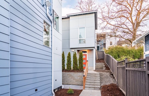 Squire Park House | New 2 bed house near Seattle Downtown