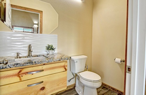 Hilo House | NEW 2 bedroom hosted Tranquil Island Getaway