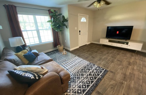 Bridge City House | New 2 bedroom with Covered Parking