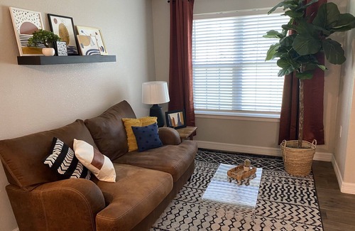 Bridge City House | New 2 bedroom with Covered Parking