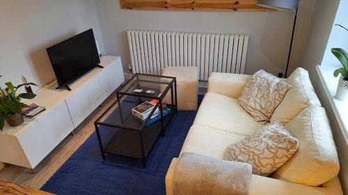 Ashford House | NEW 2 bedrooms with private ensuite bathrooms near Heathrow