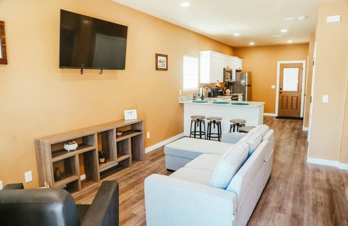 Paris House | New, 2 BR, 2B, 231 11th NE, #1