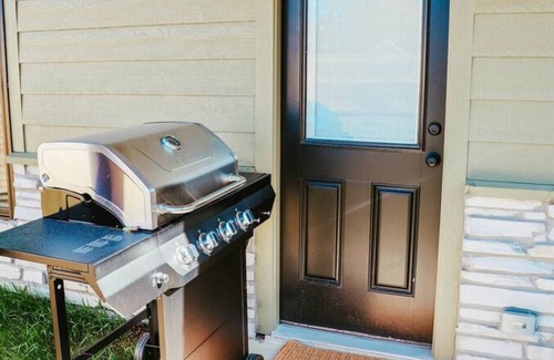 Paris House | New, 2 BR, 2B, 231 11th NE, #1