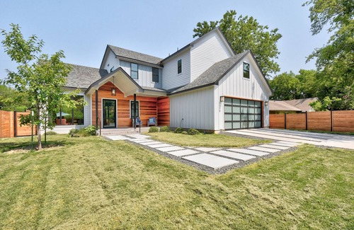 Galindo House | New 2023 Home, Cool Pool, 4Bedroom, 3.5 Bath, 10 guests, in great South Austin!