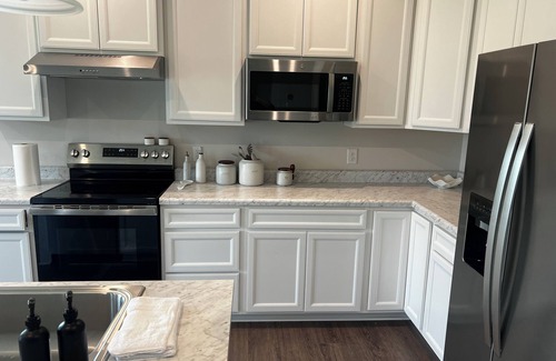 Wooster House | New 2024 Luxury 3BR Home Near Downtown Wooster & College