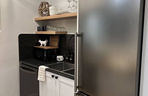 Granville South Apartment | New! 2bd rm/3 bed wooded cottage