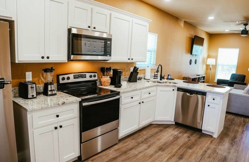Paris House | New 2BR, 2B, 251 11th NE unit #2