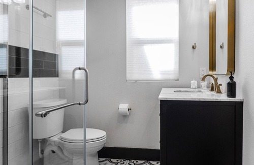 Midland House | NEW 2BR | ♡ of Tall City★SPACIOUS★Central Location