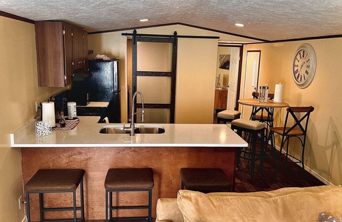 Interchange Square House | New! 3/2 House: 10 min beach, 50 min Space Center