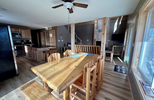 Hillman Cabin | New 3 bedroom 2bath cabin on Sullivan lake